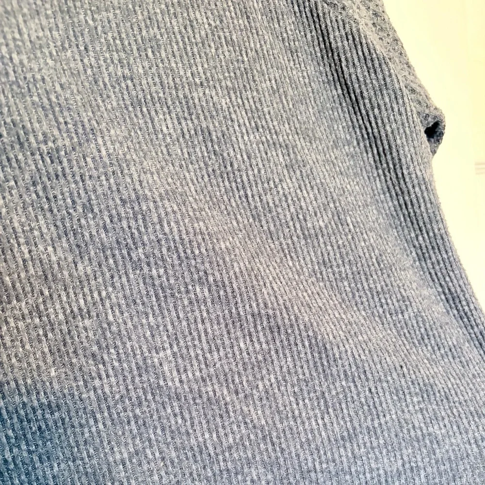 American Eagle Blue-Gray Knit Cropped Sweater — Size S - Picture 5 of 5